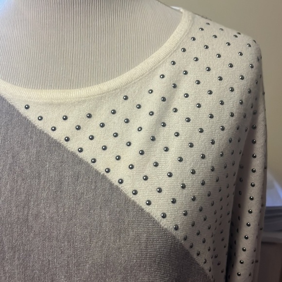 Aaeda crew neck sweater with beaded area, color block, feels like cashmere - Picture 2 of 8